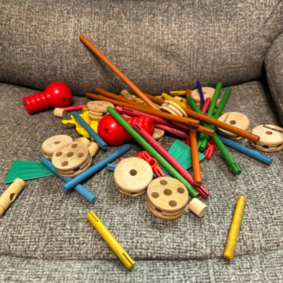 2006 Tinker Toy Construction Set 70 pieces - Picture 2 of 2